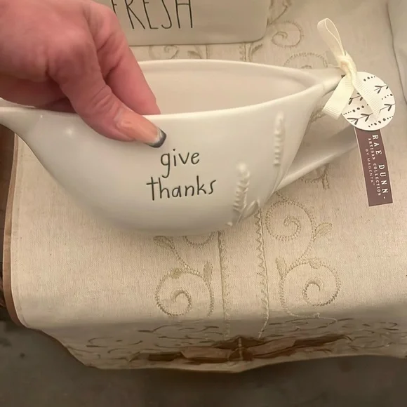 BWT Rae Dunn "Give Thanks" π π¦ Gravy Boat ceramic - Picture 1 of 5